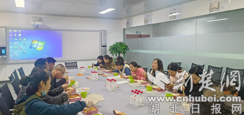 丹江口市六岭镇中学：实地走访了解“营养餐”