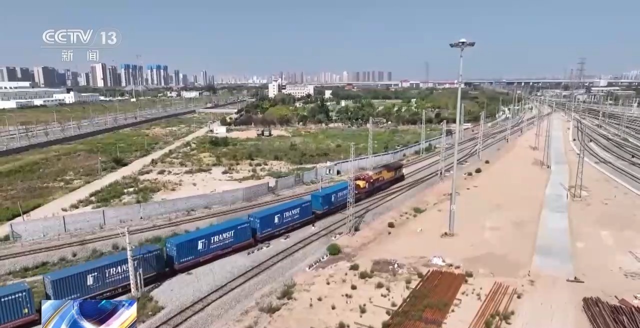 丨更密线路、更优服务、更高效率！新时代“钢铁驼队”正加速启程(图12)