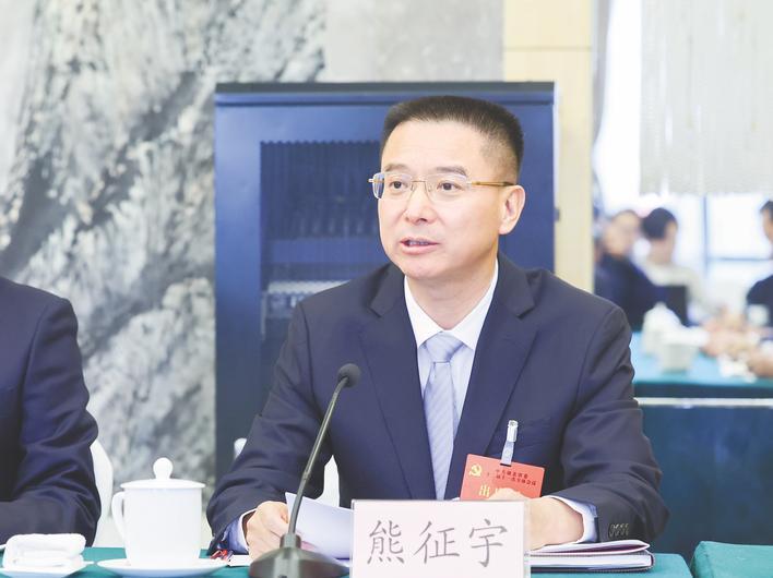 着力打造先行区，加速迈