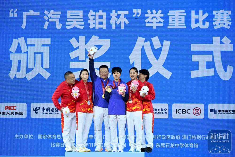 全国举重比赛魏婷娜夺得女子55公斤级冠军