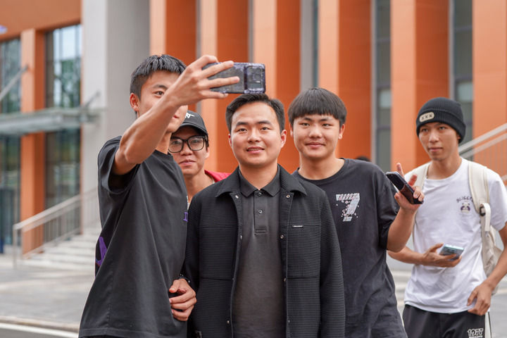 中共中央四中全会精神深入基层| “任何