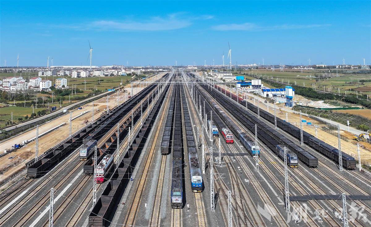 努力实现电力、煤炭运输高效畅通。