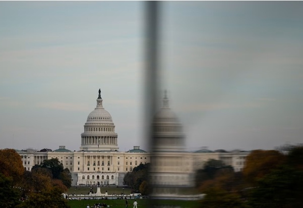 美国参议院继续就政府“关门”进行谈判