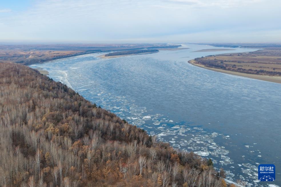 美丽中国丨“冰莲”在河里绽放