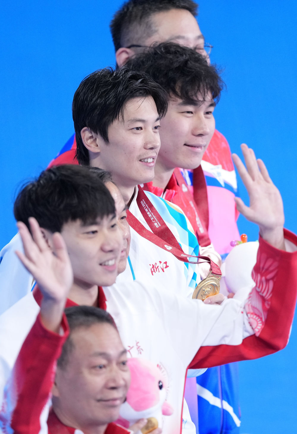 王军在全国锦标赛上获得男子200米个人混合泳冠军。