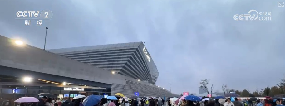 每周都有演出，每月都有精彩作品。 “真钱白银