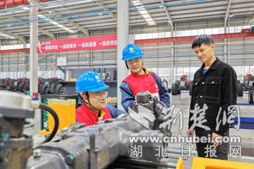 国家电网郧县供电公司：“红马甲”陪伴“智慧