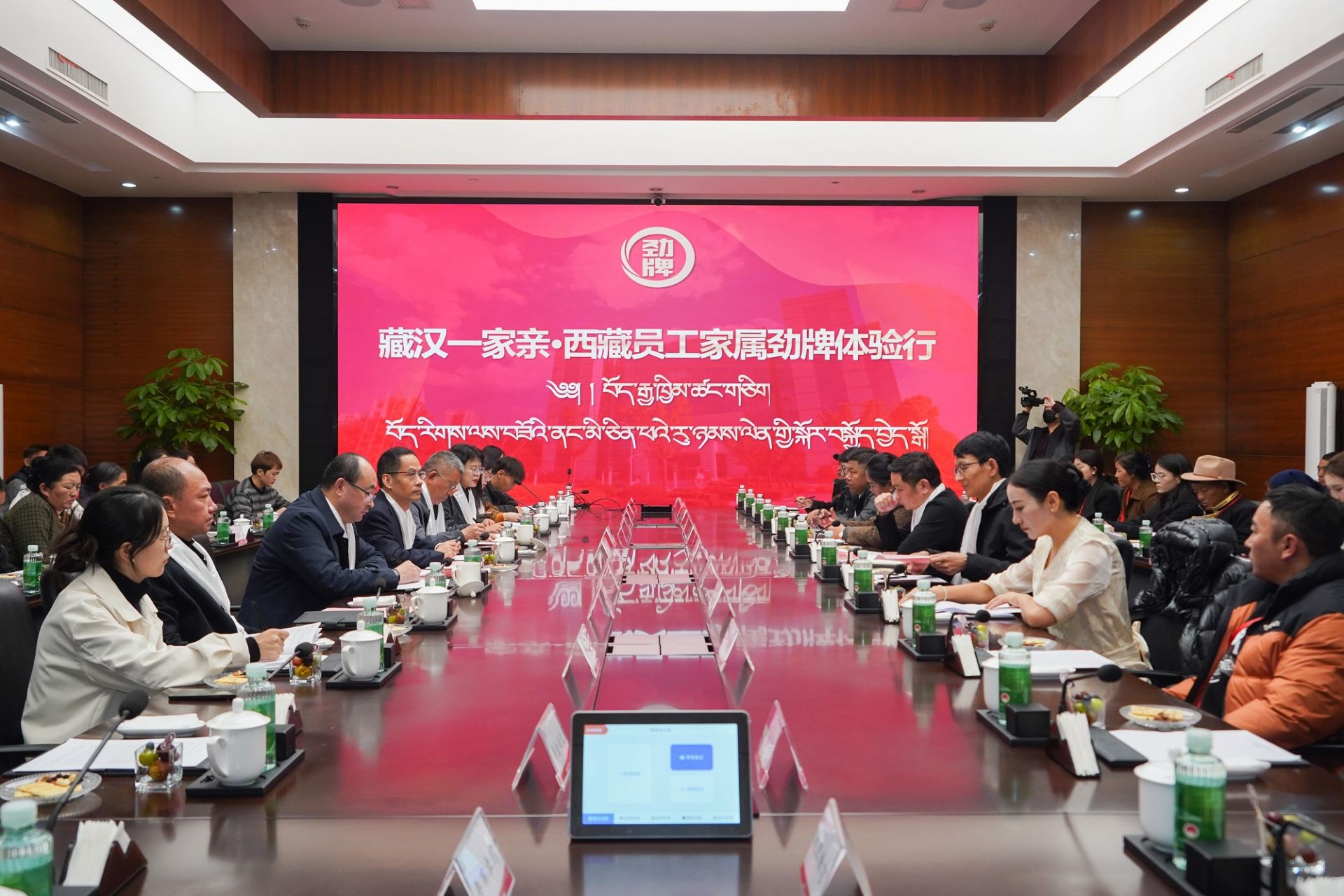 从山南到湖北，48名藏族家属长途跋涉3600公里“