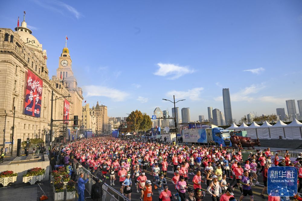 2025上海马拉松鸣枪开跑