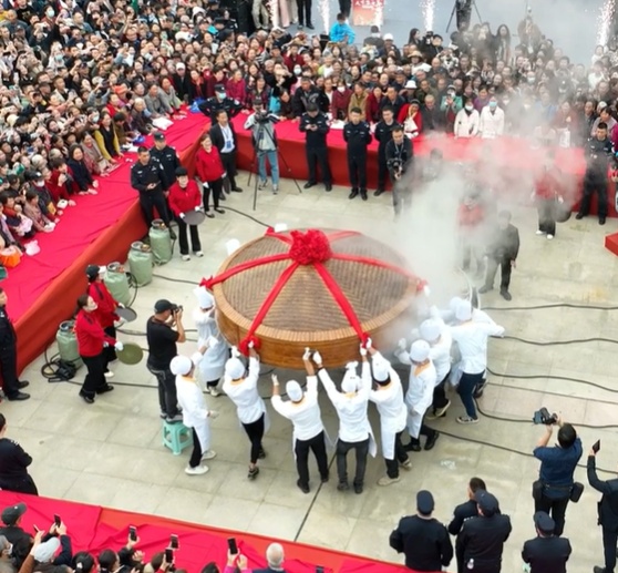 美味的乡村美食丨鳗鱼煮熟后会放鞭炮吗？天门包鳗鱼好吃到让人根本停不下来