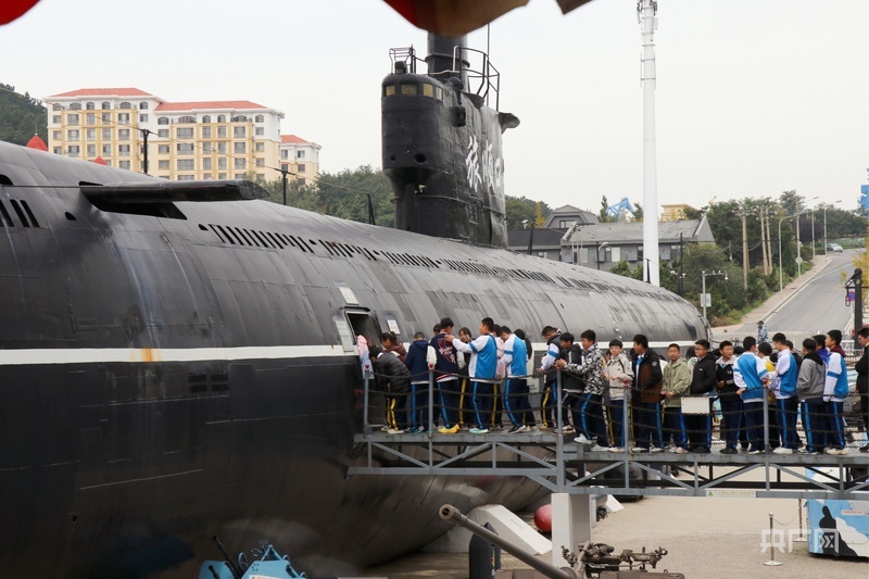 海岸在移动|走进船舱，探索“旅顺”号潜艇在深