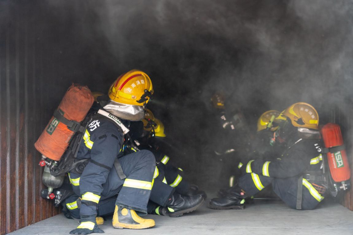 如果你被困在火灾中，你该如何逃生？记住这1