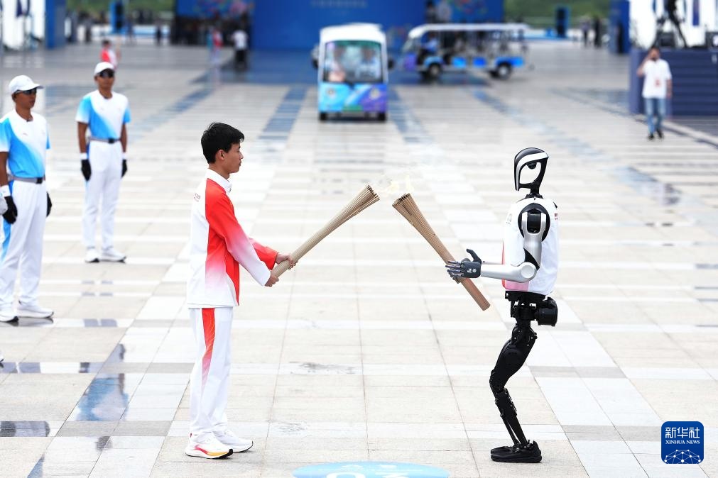 第十五届全国火炬传递在深圳举行