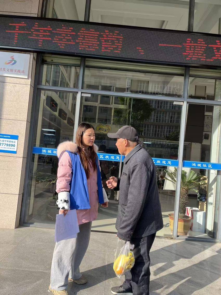 关爱独居老人，传递社区温暖