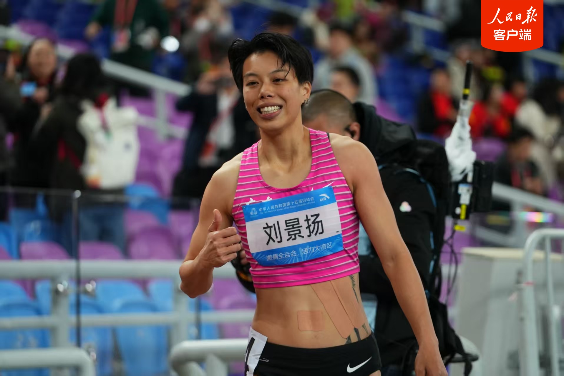 刘景阳夺得女子100米栏冠军