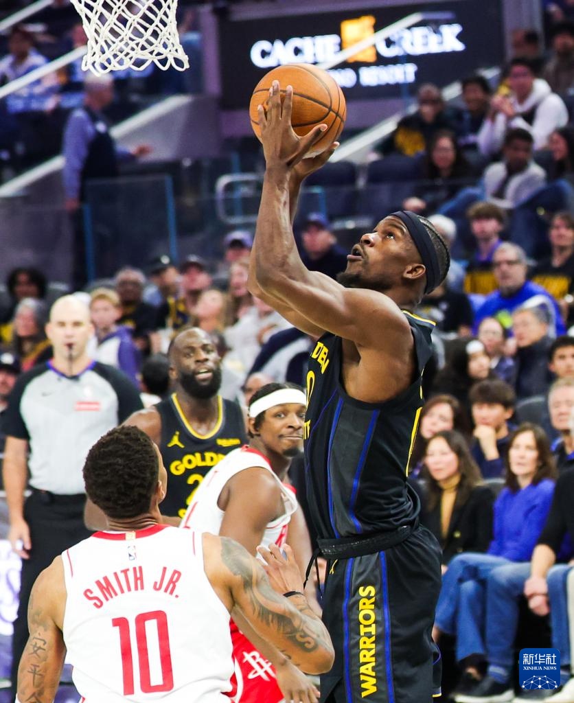 篮球 - NBA 常规赛：火箭队击败勇士队