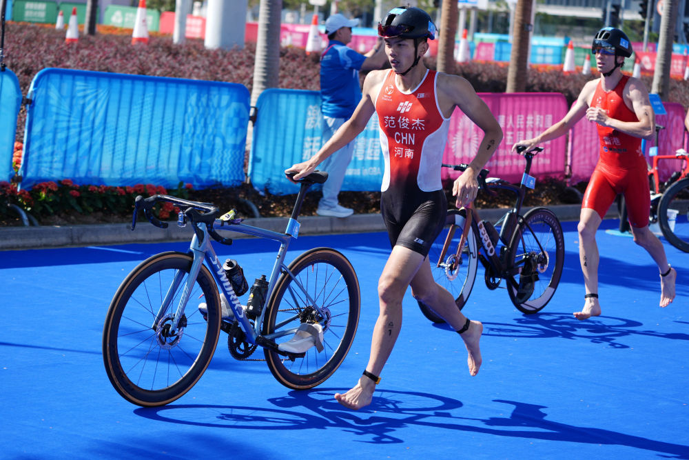 全运会｜铁人三项：范俊杰“升级”金牌 黄安琪逆转卫冕(图2)