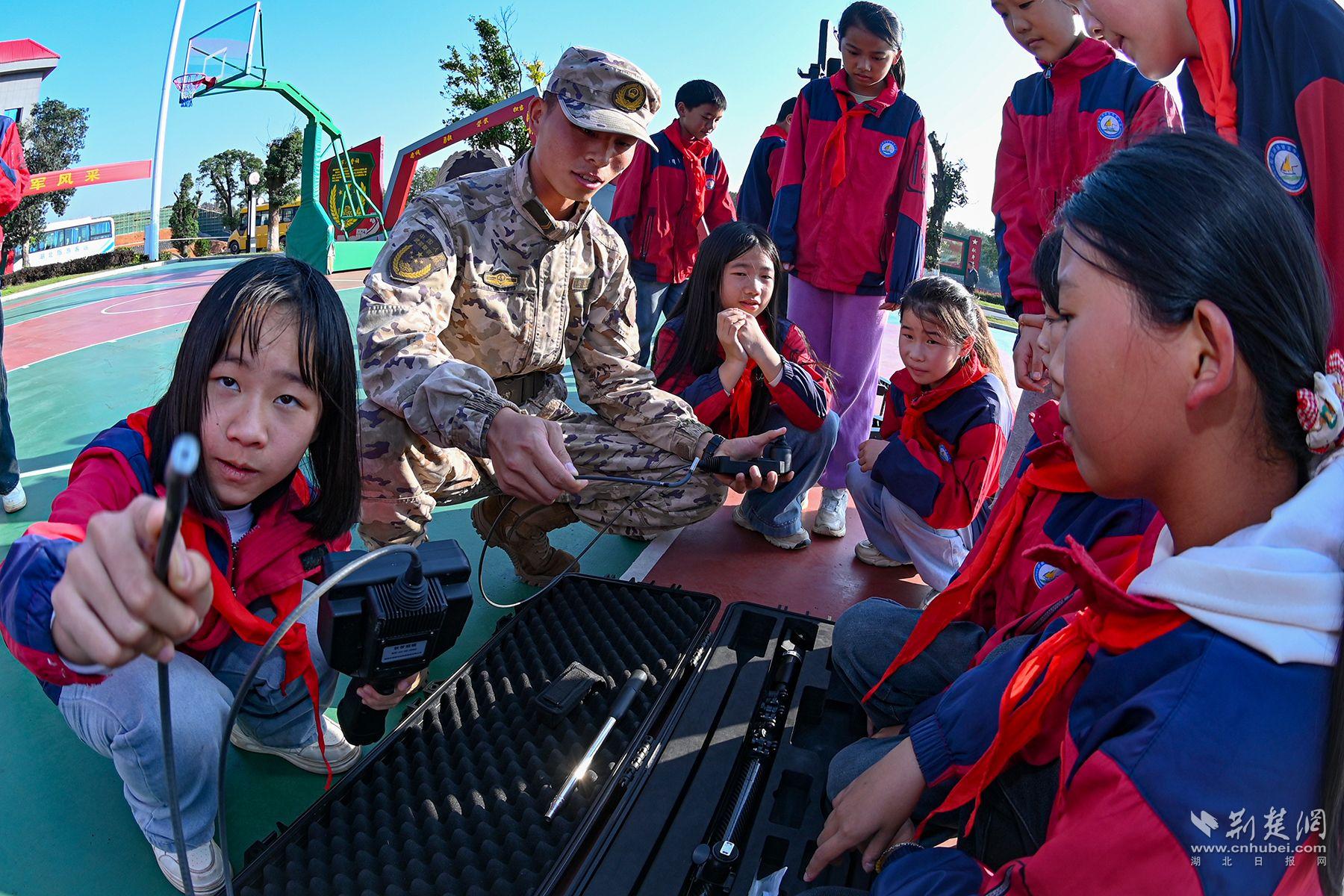 武警咸宁营房开放日:近距离感受强军心跳,面