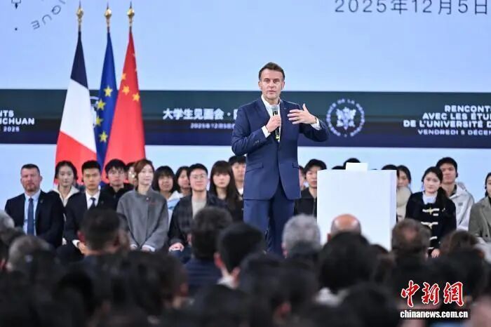 马克龙用中文感谢中国