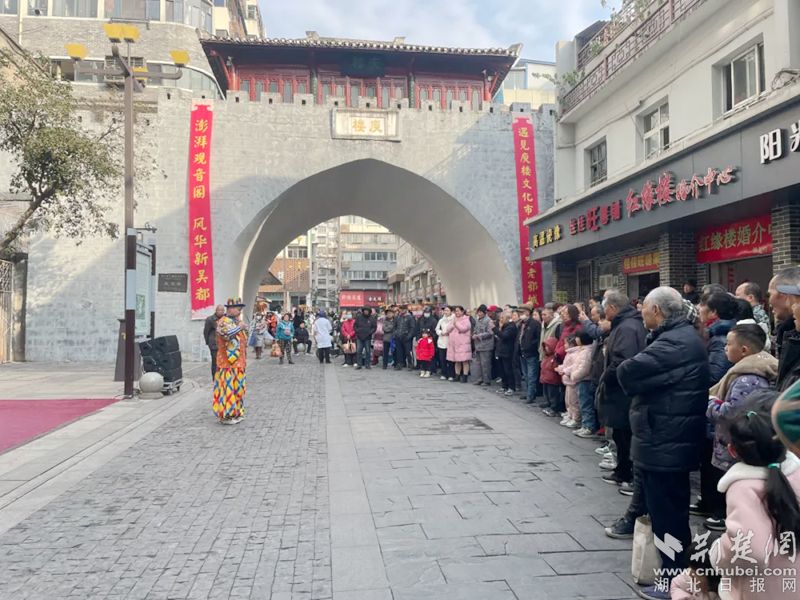 鄂城区鼓楼街“玉楼碎花”暖冬优雅聚会热闹开