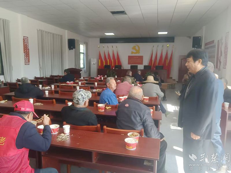 西水县大吉岭村“幸福食堂”开创护理新风尚