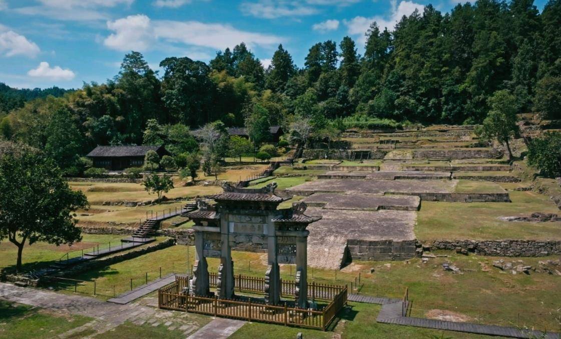 胡贝制作的纪录片《唐雅土司城》将于12日播出，