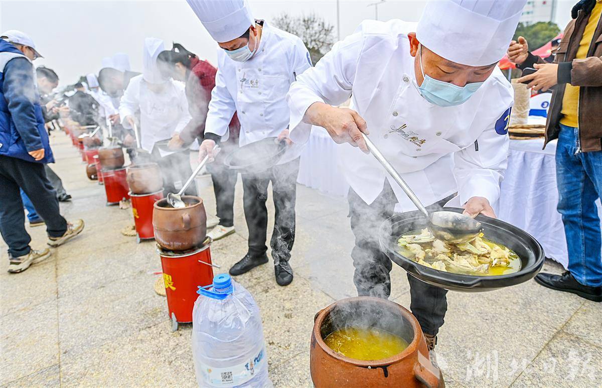 好喝的汤来了 2025武汉煨汤美食消费季启动