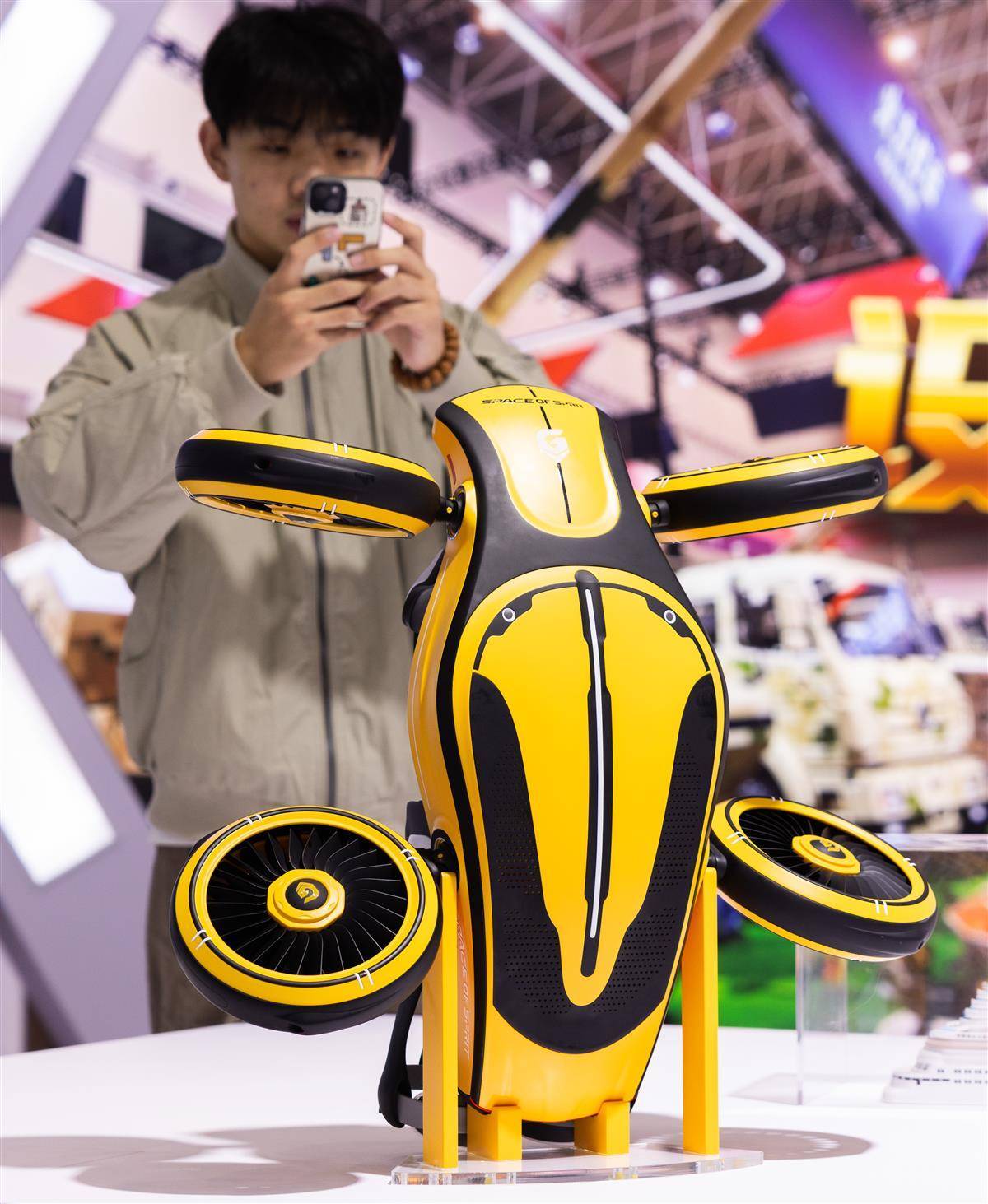 5分钟穿戴+零飞行经验 智能飞行包解锁高层逃生难题