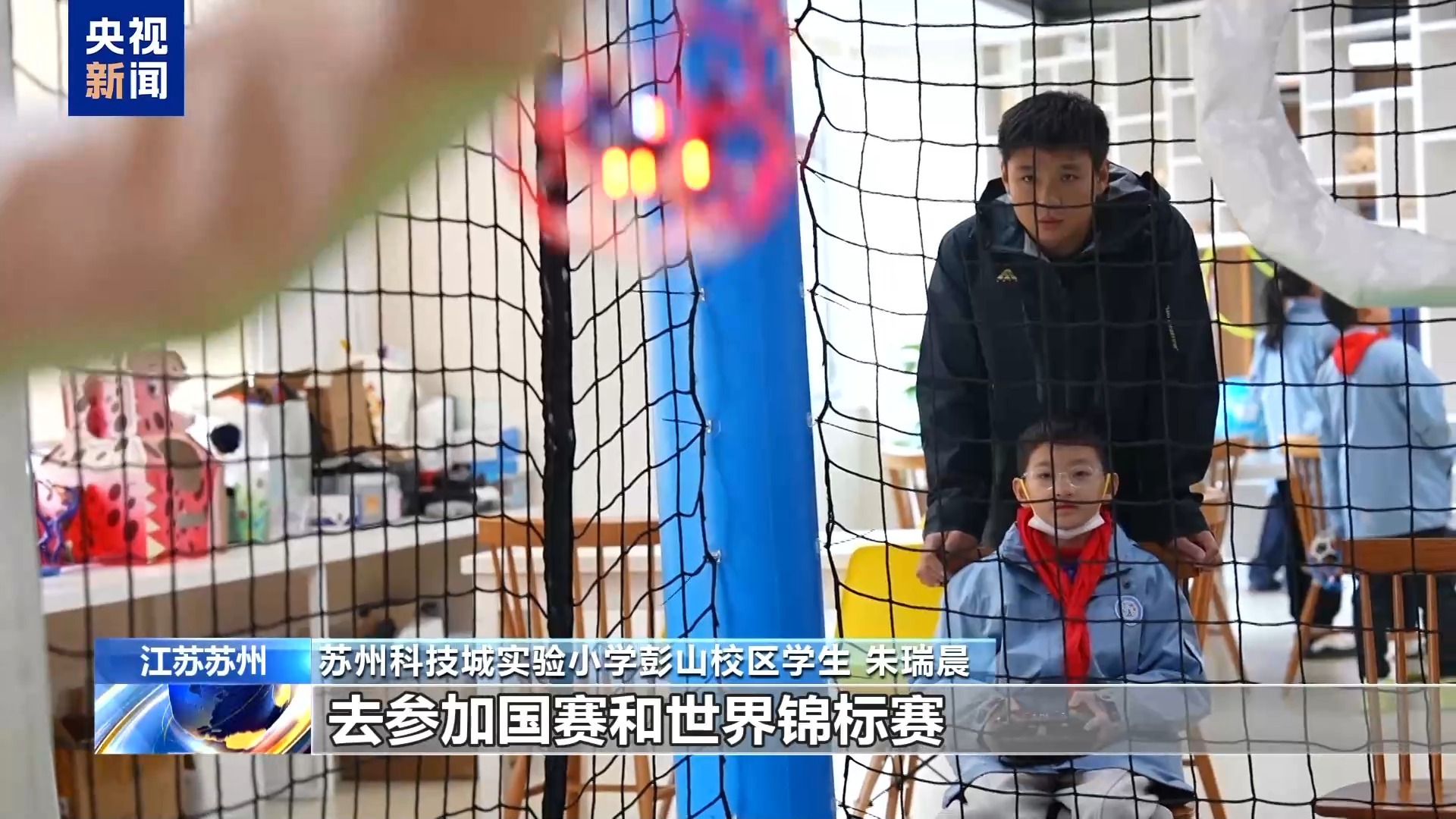 威廉希尔丨“会飞的足球”火爆校园青少年“玩”出未来产业(图11)