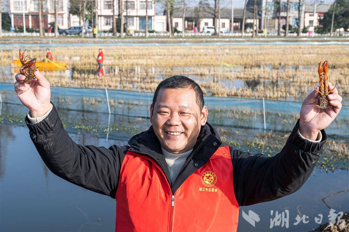 得益于冬虾，他们每亩增收近2000元，潜江虾农纷纷满意。