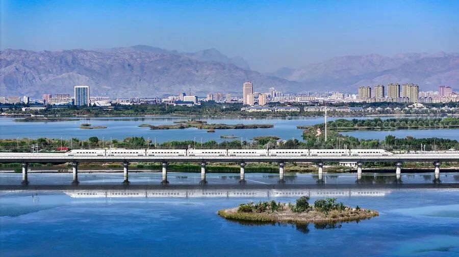 小麦箱和羊肉盘之间的距离是多少？