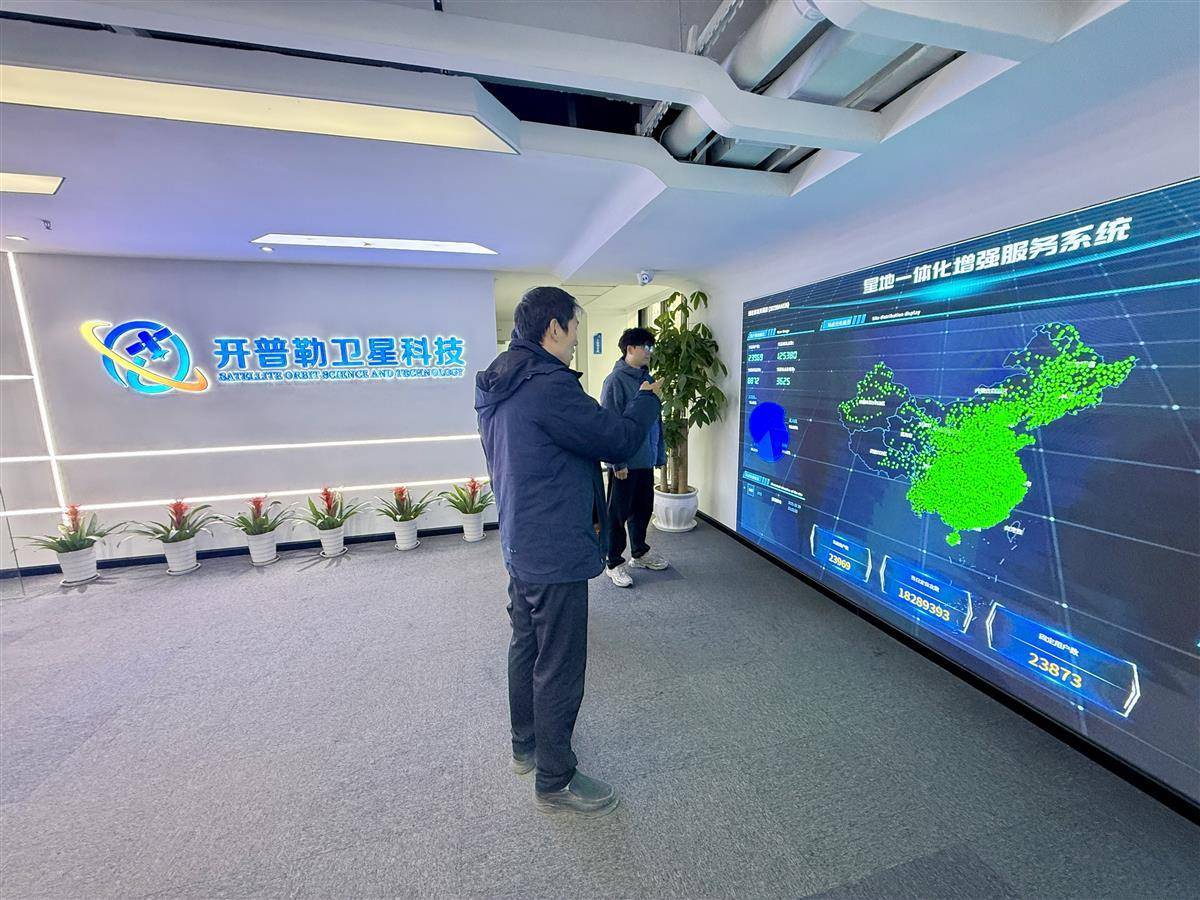 在武昌，创新试验场与产业实践场仅一街之隔。