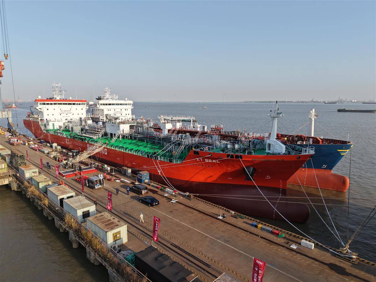 “武船造”万吨巨轮再交一艘