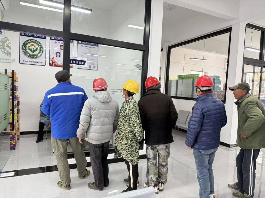 云梦:家门口的零工驿站成打工人“暖心巢”