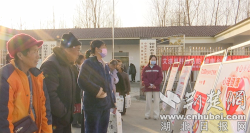 钟翔：三位医生携手将健康防艾知识下乡