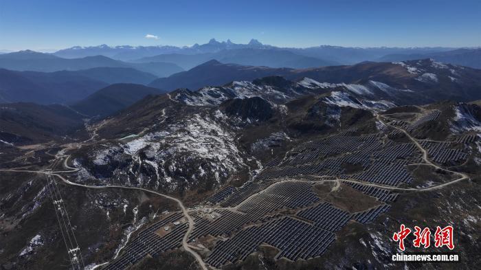 中国最大超高山太阳能电站投入运营