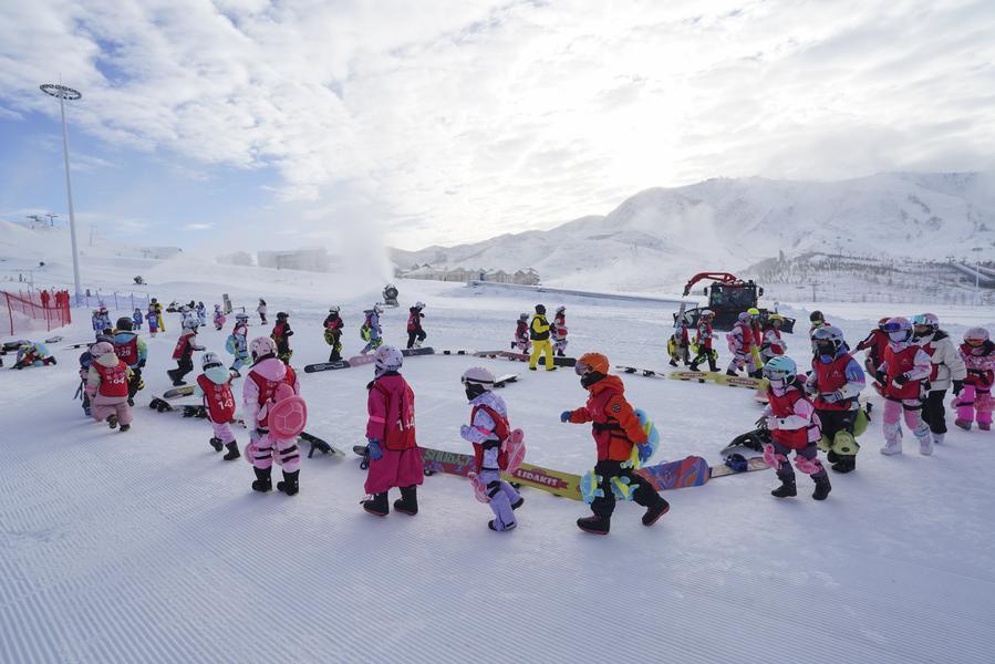 China rolls out school breaks to snowball winter tourism fever