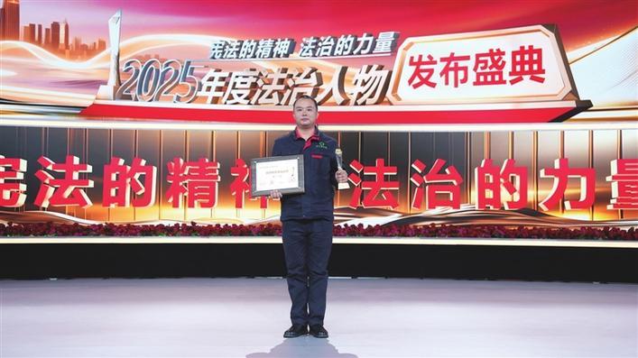 舆论弥漫，平凡日子变得焦虑——写于邓