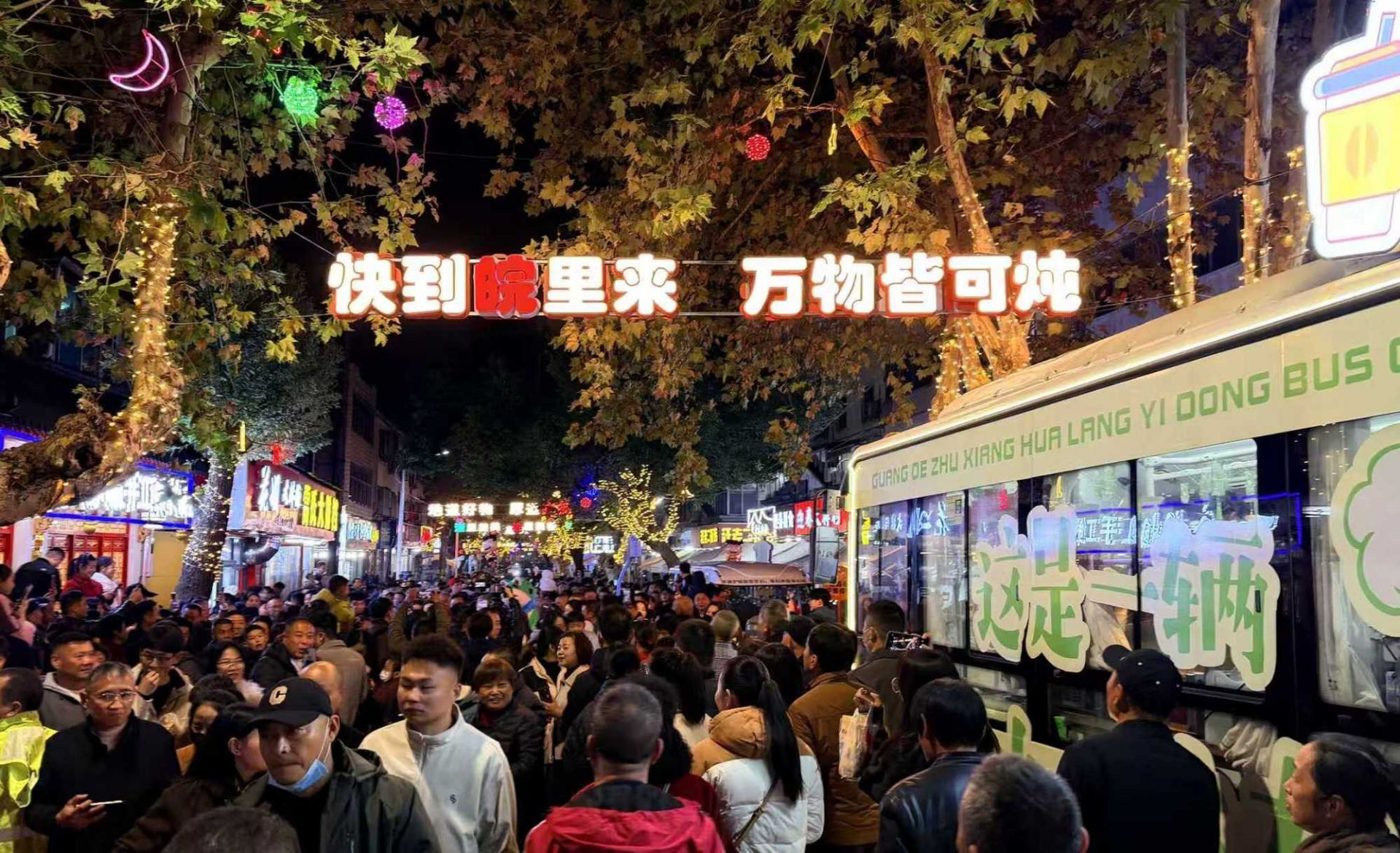 央视财经评论|小城镇文旅时常“破圈”，体现我