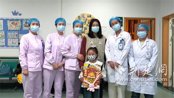 内蒙古一名五岁女孩咳嗽九个月了。武汉专家找