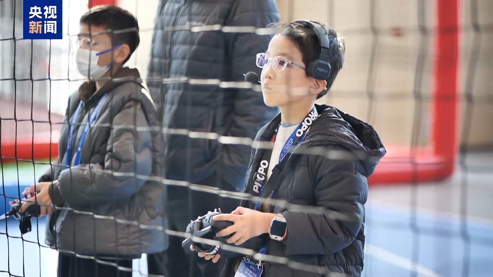 威廉希尔丨“会飞的足球”火爆校园青少年“玩”出未来产业(图2)