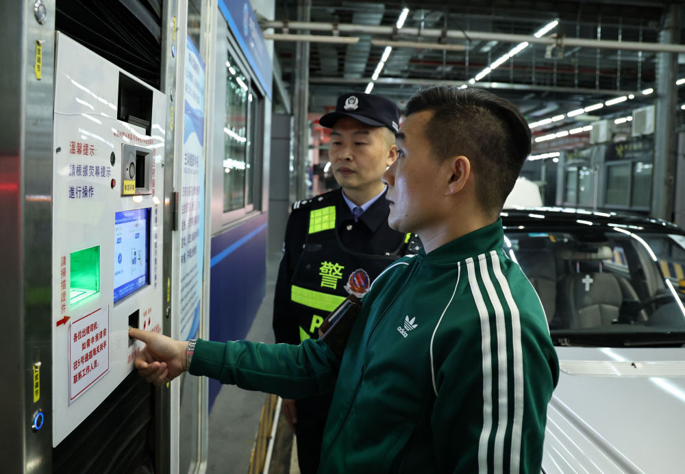 开往香港市中心的“南行粤语列车”正式实施。