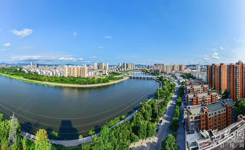 我在红安的日子充满戏剧性和乐趣。