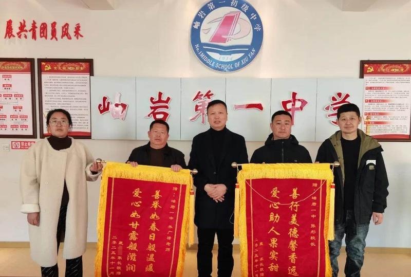 学生没到校没请假，11通电话都被挂掉！老师冲到家里发现……