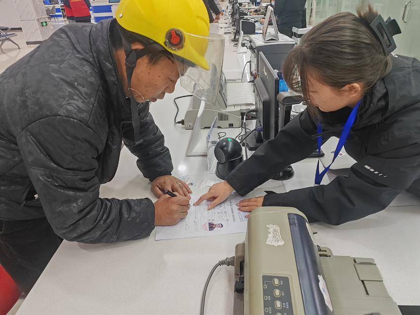 云梦:暖心服务“零距离” 扶残助残显真情