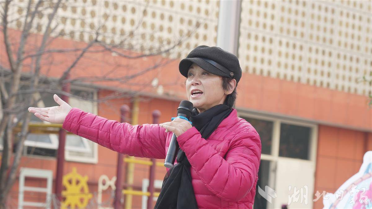 梅花奖得主手把手教孩子唱戏，洪山一小这堂“戏曲课”火了！