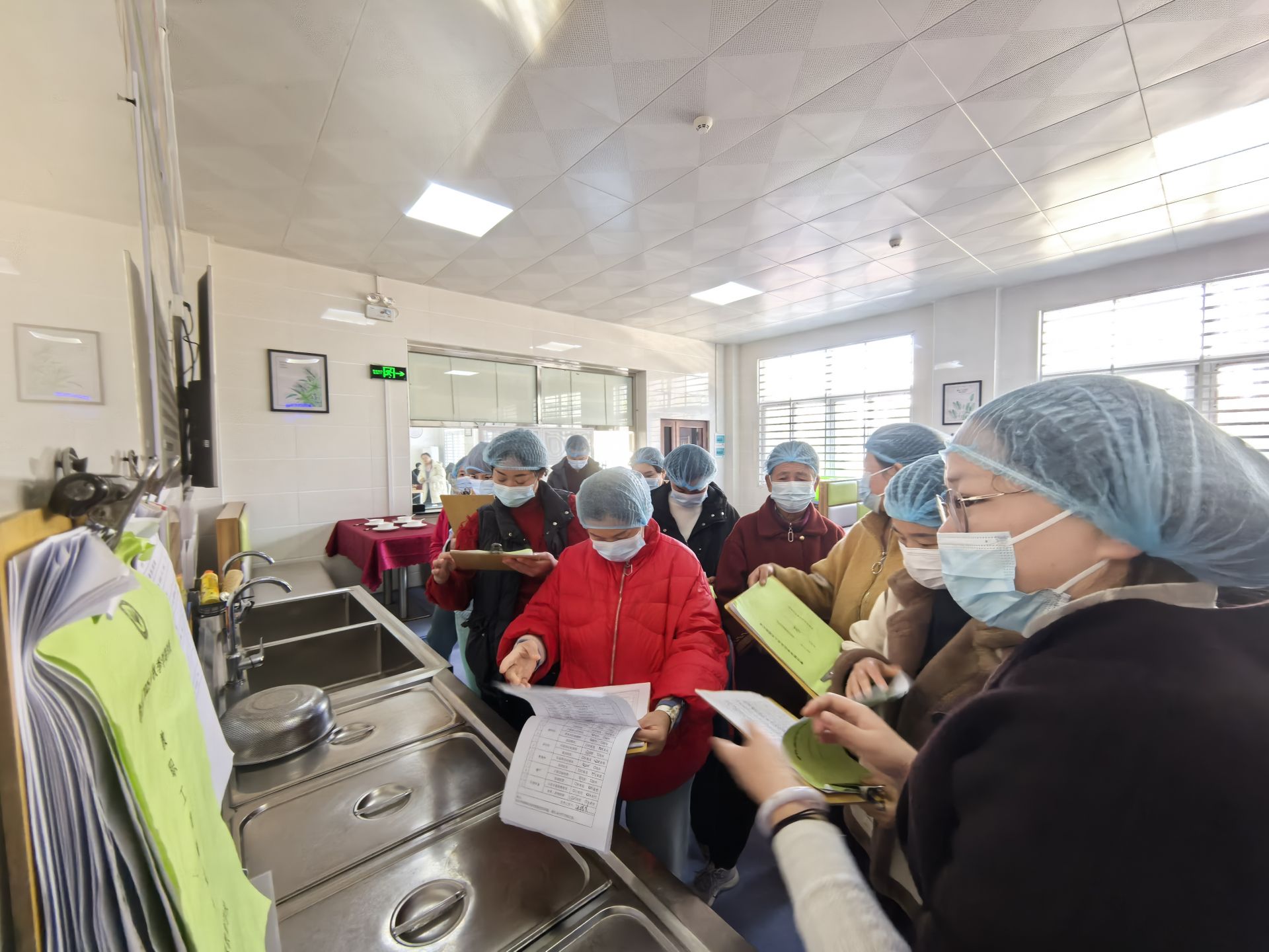 家校齐心守护食品安全阳光守护特需儿童