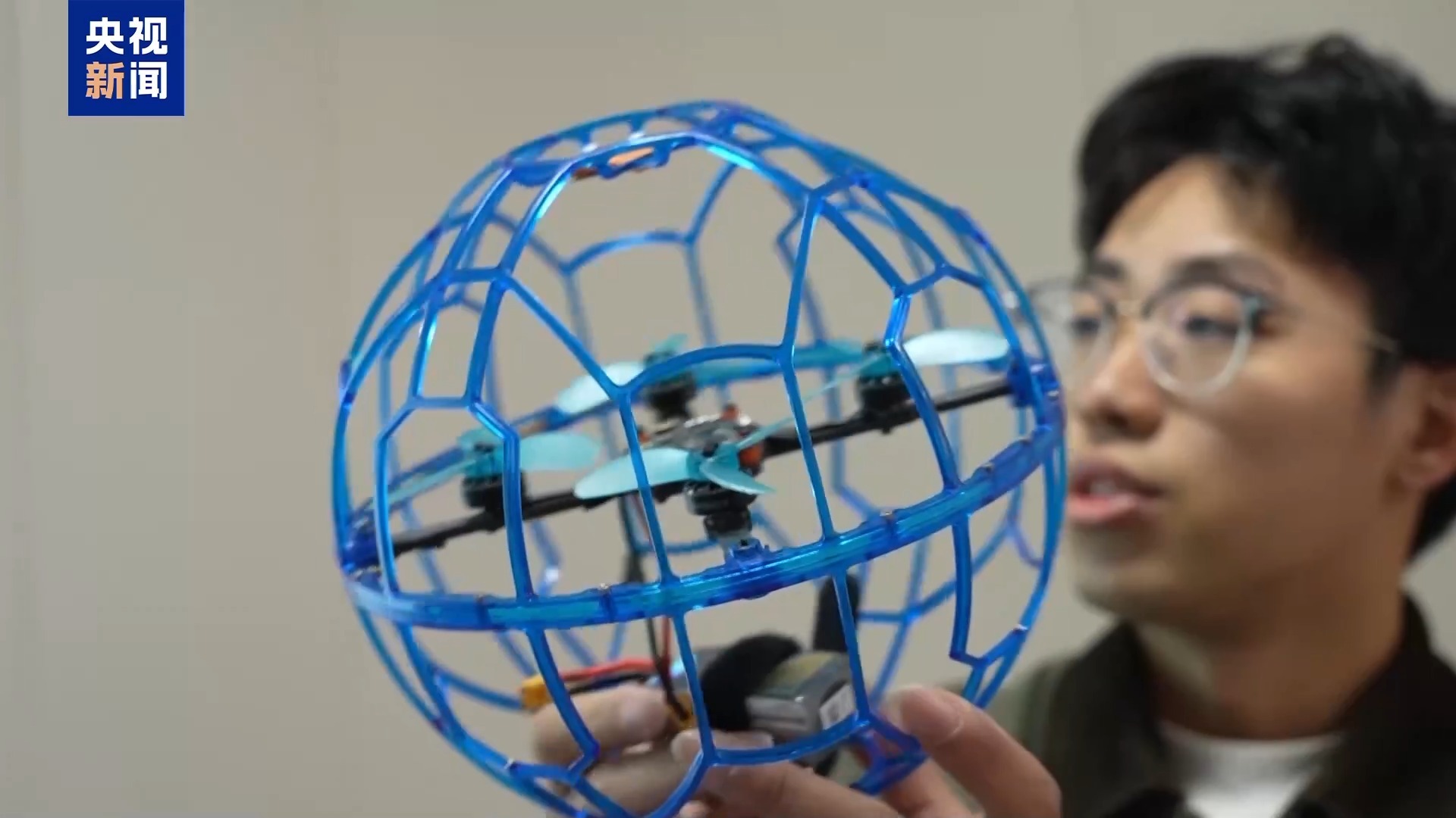 威廉希尔丨“会飞的足球”火爆校园青少年“玩”出未来产业(图6)