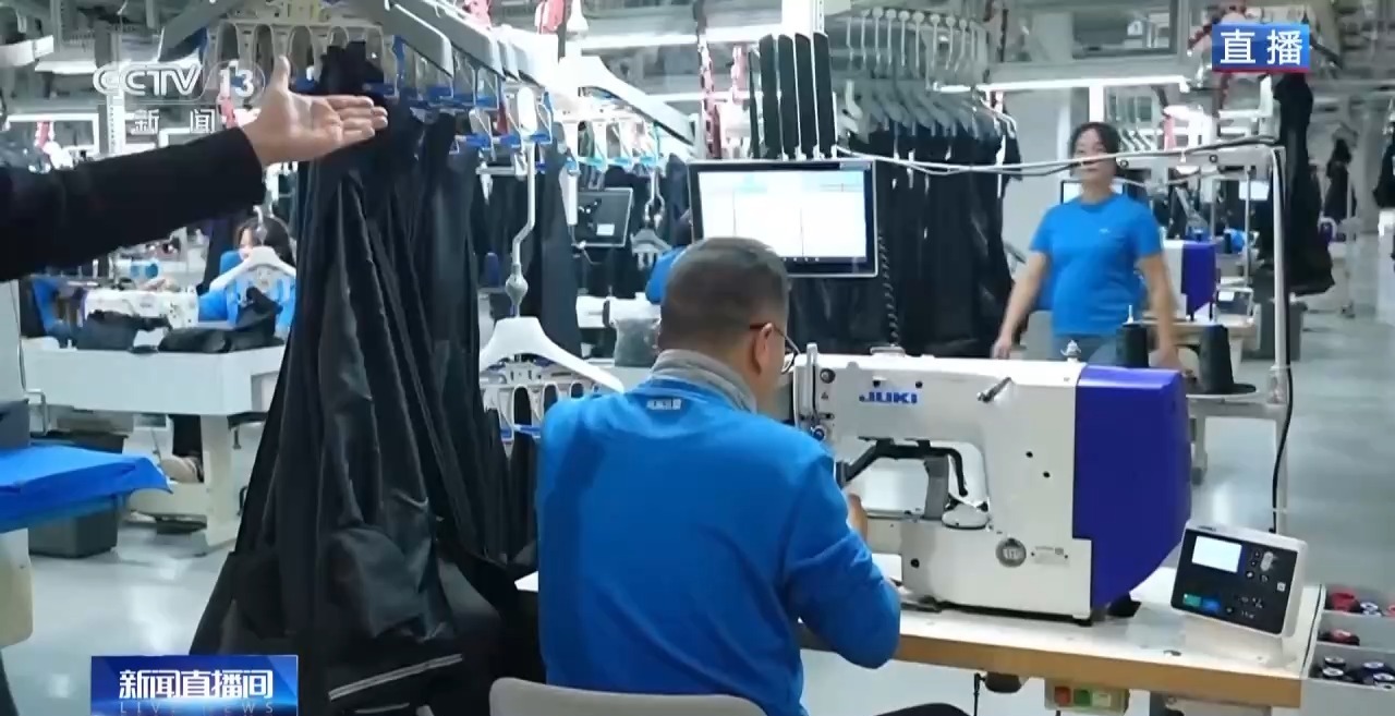 视频丨几秒钟全身扫描生成“身材数据包” 探访智慧服装工厂