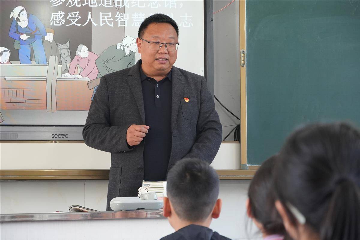 这部校长热线，24小时开机